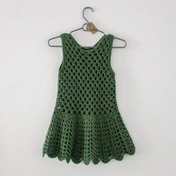 SOLD - Vintage 1960s Dark Green Crochet Peplum Tank Top Blouse / Mermaid Shirt - Picture 4 of 6